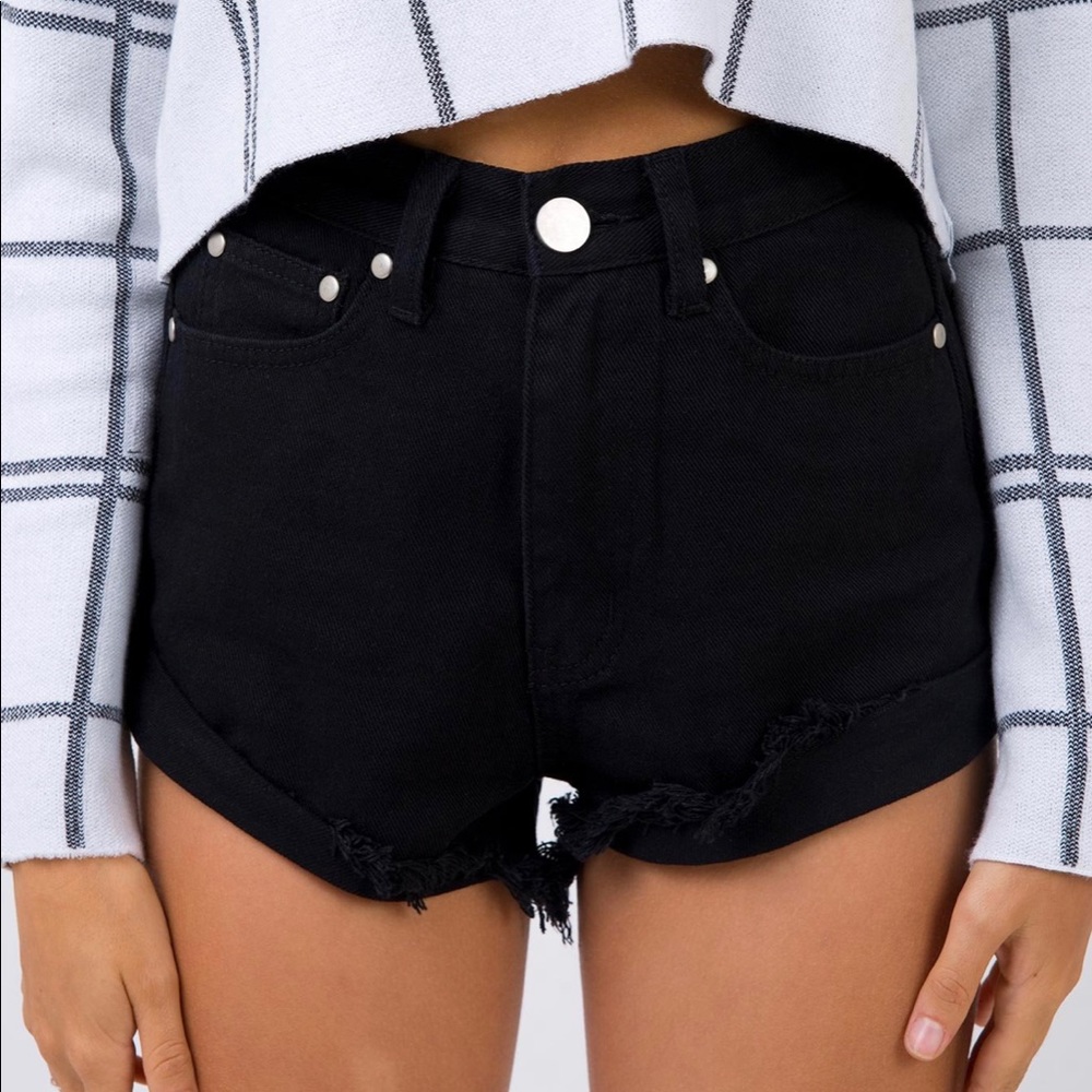 Black Highwaisted Shorts